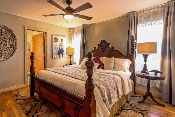 Fam-Friendly Clovis Hideaway with Yard and Pergola image 13