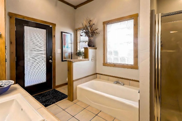 Fam-Friendly Clovis Hideaway with Yard and Pergola image 14