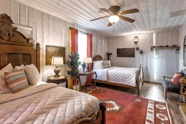 Fam-Friendly Clovis Hideaway with Yard and Pergola image 15