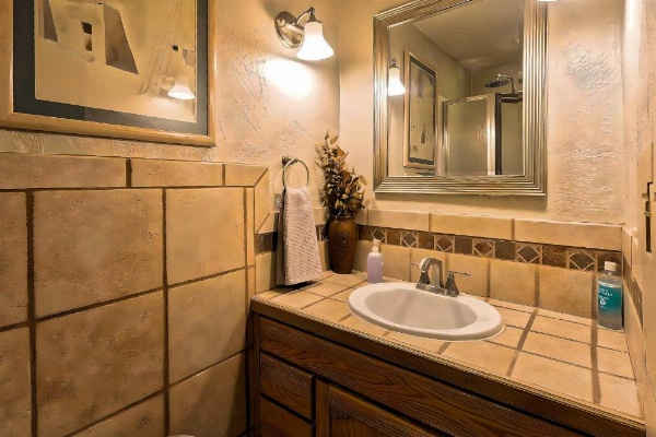 Fam-Friendly Clovis Hideaway with Yard and Pergola image 16