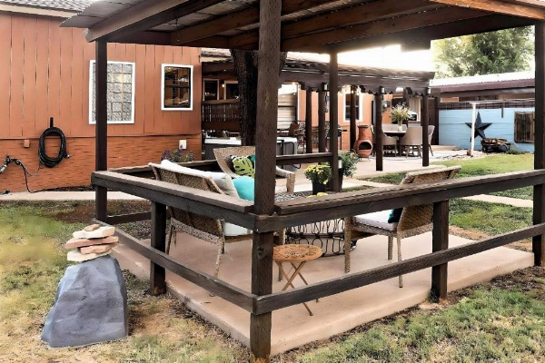 Fam-Friendly Clovis Hideaway with Yard and Pergola image 21