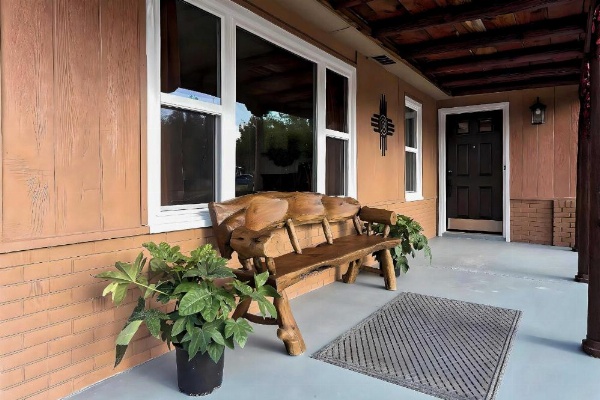 Fam-Friendly Clovis Hideaway with Yard and Pergola image 26