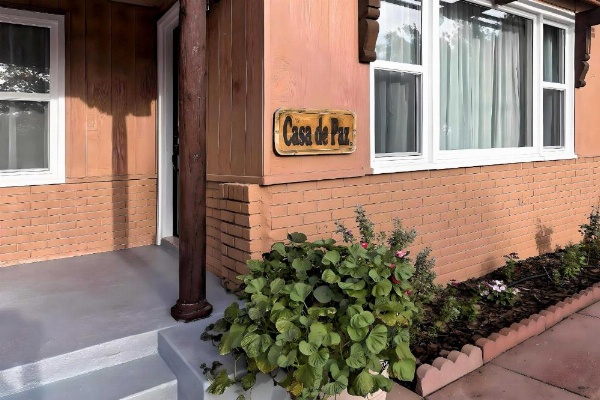 Fam-Friendly Clovis Hideaway with Yard and Pergola image 27