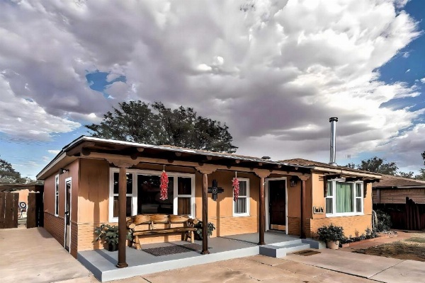 Fam-Friendly Clovis Hideaway with Yard and Pergola image 28