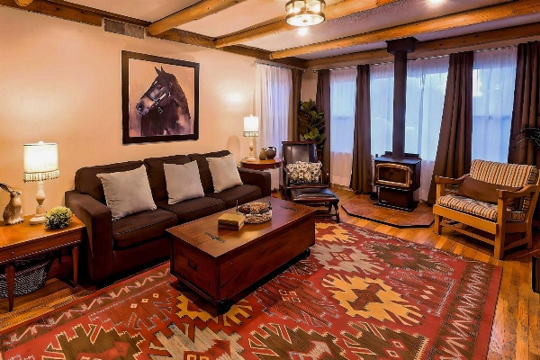 Fam-Friendly Clovis Hideaway with Yard and Pergola Main image