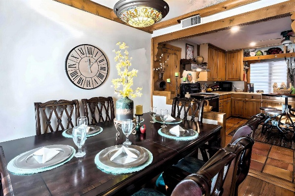 Fam-Friendly Clovis Hideaway with Yard and Pergola image 7